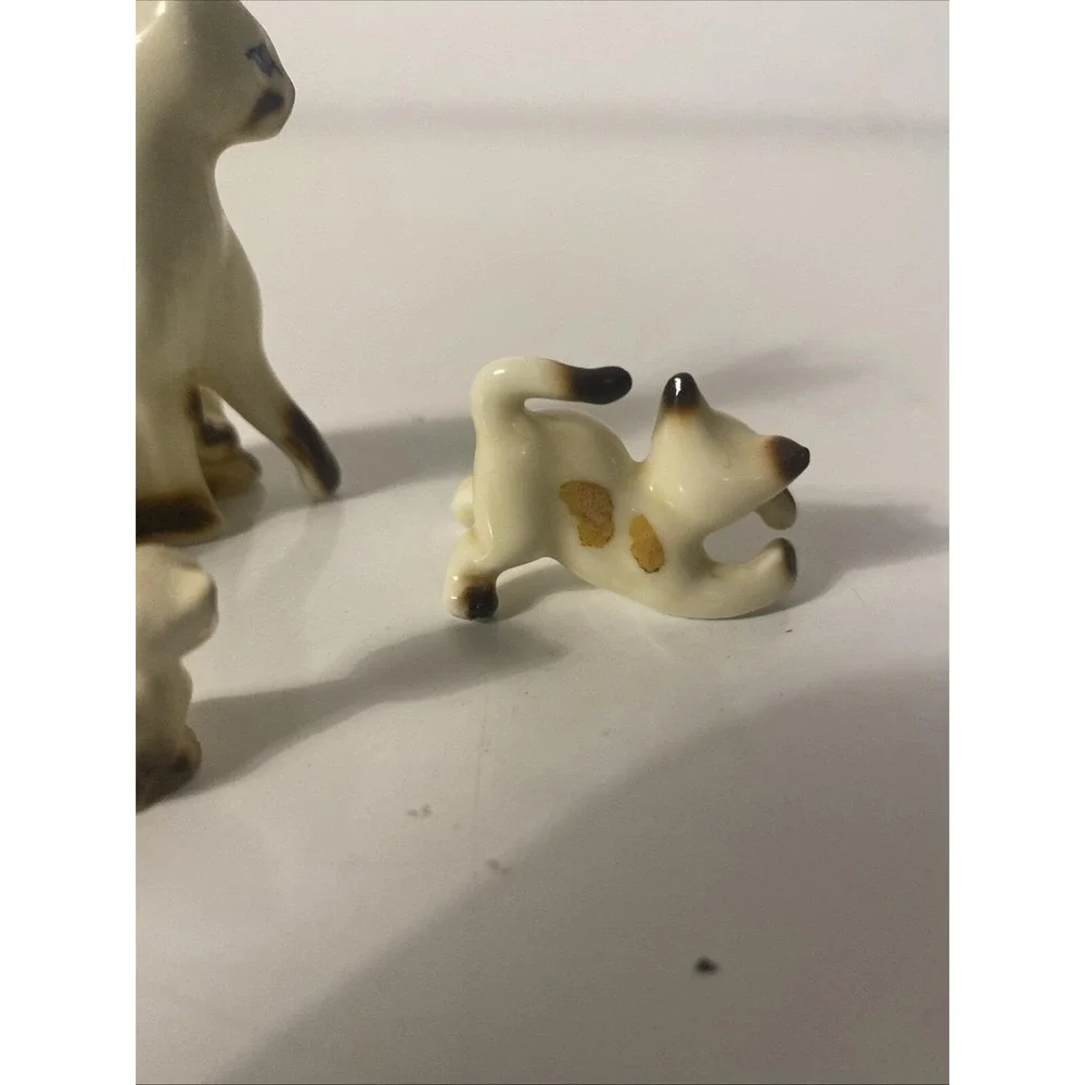 Vintage Lot of 4 Siamese Cat & Kittens Family Figurines Blue Eyes Bone China